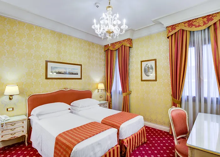 Hotel Antiche Figure 3*