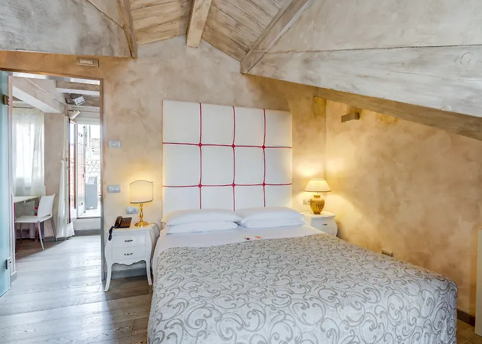 Hotel Antiche Figure 3*