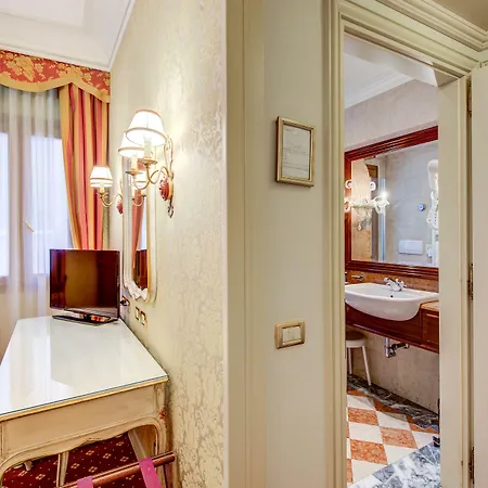 안티케 피겨 3* 베니스