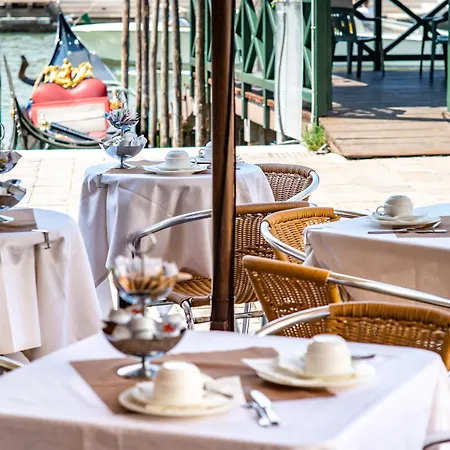 안티케 피겨 3* 베니스