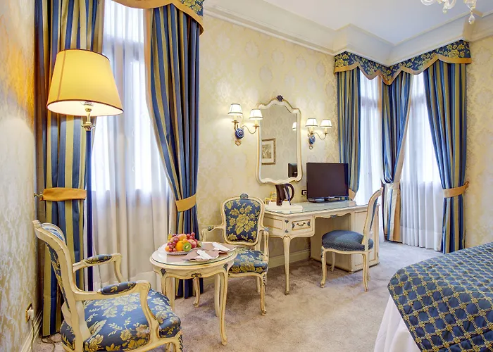 Hotel Antiche Figure 3*