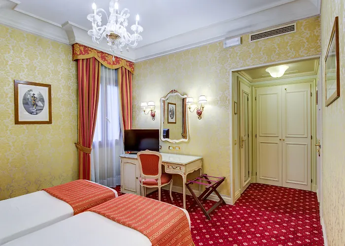 Hotel Antiche Figure 3*