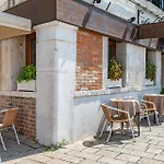 Hotel Antiche Figure 3*