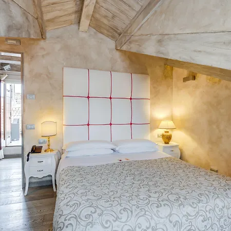 Hotel Antiche Figure 3*