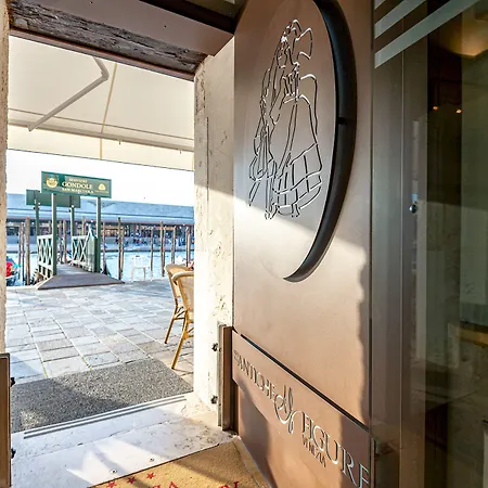 Hotel Antiche Figure 3*