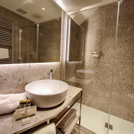 Hotel Antiche Figure 3*