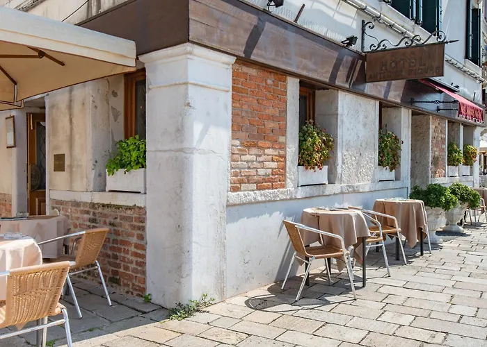 Szálloda Antiche Figure 3*