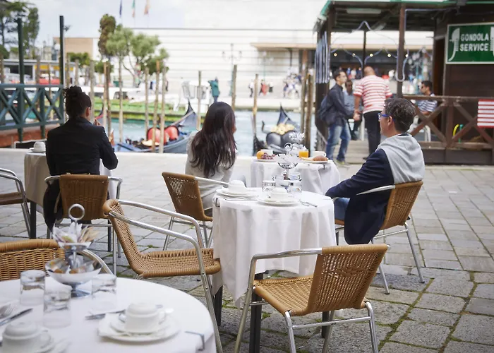 アンティーケ フィギューレ