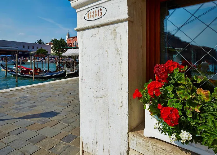 Antiche Figure 3* Velence