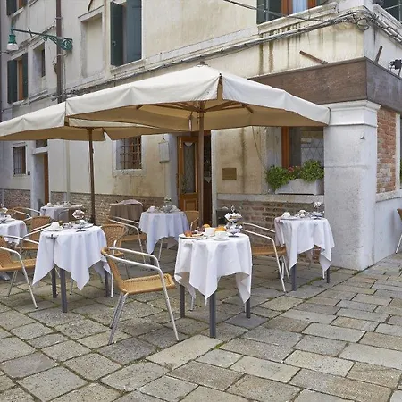 Hotel Antiche Figure 3*