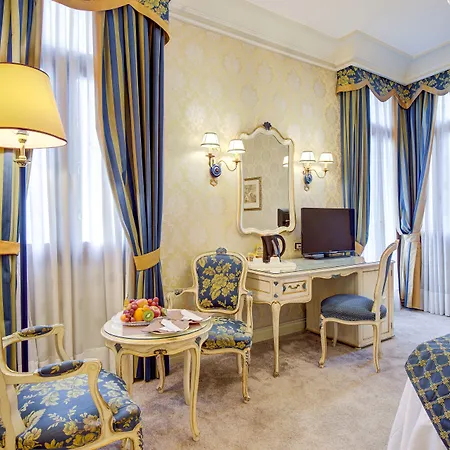 Hotel Antiche Figure 3*